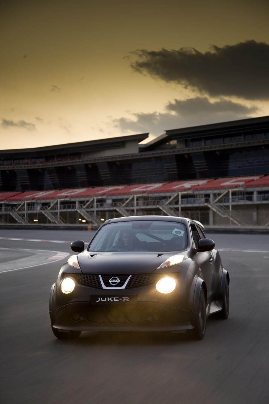  Nissan Juke-R Concept Dubai 2012 года  (фото 5 из 14)
